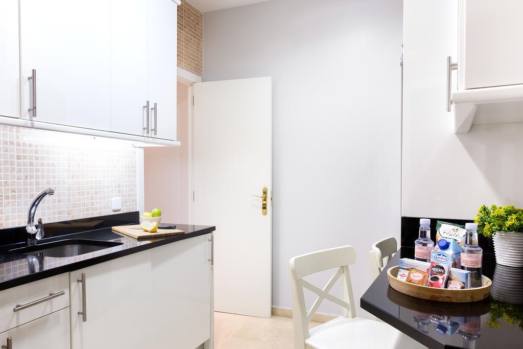 Carretas Apartments Madrid Exteriör bild